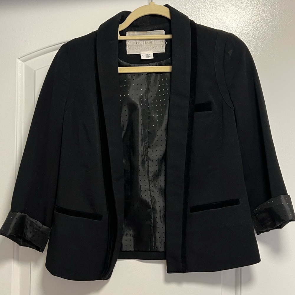 Black blazer w/ cropped sleeves